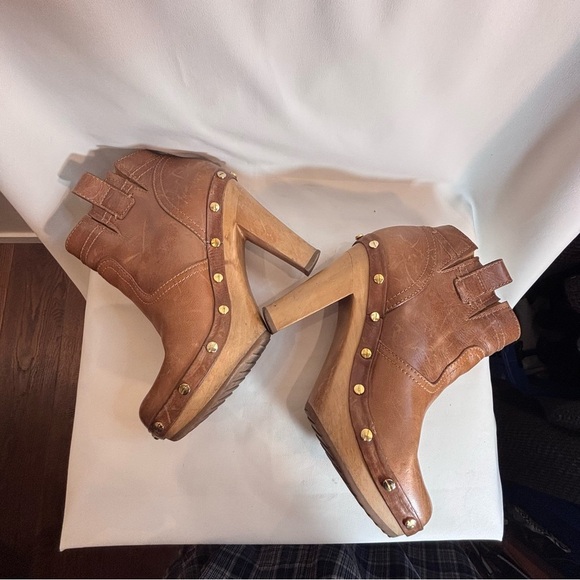 TORY BURCH Sz 6.5 Leather High Wooden Heel Bootie Clogs Distressed Rivets Studs - Picture 9 of 12